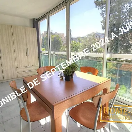 2 Pieces Dans Avec Piscine Apartmán